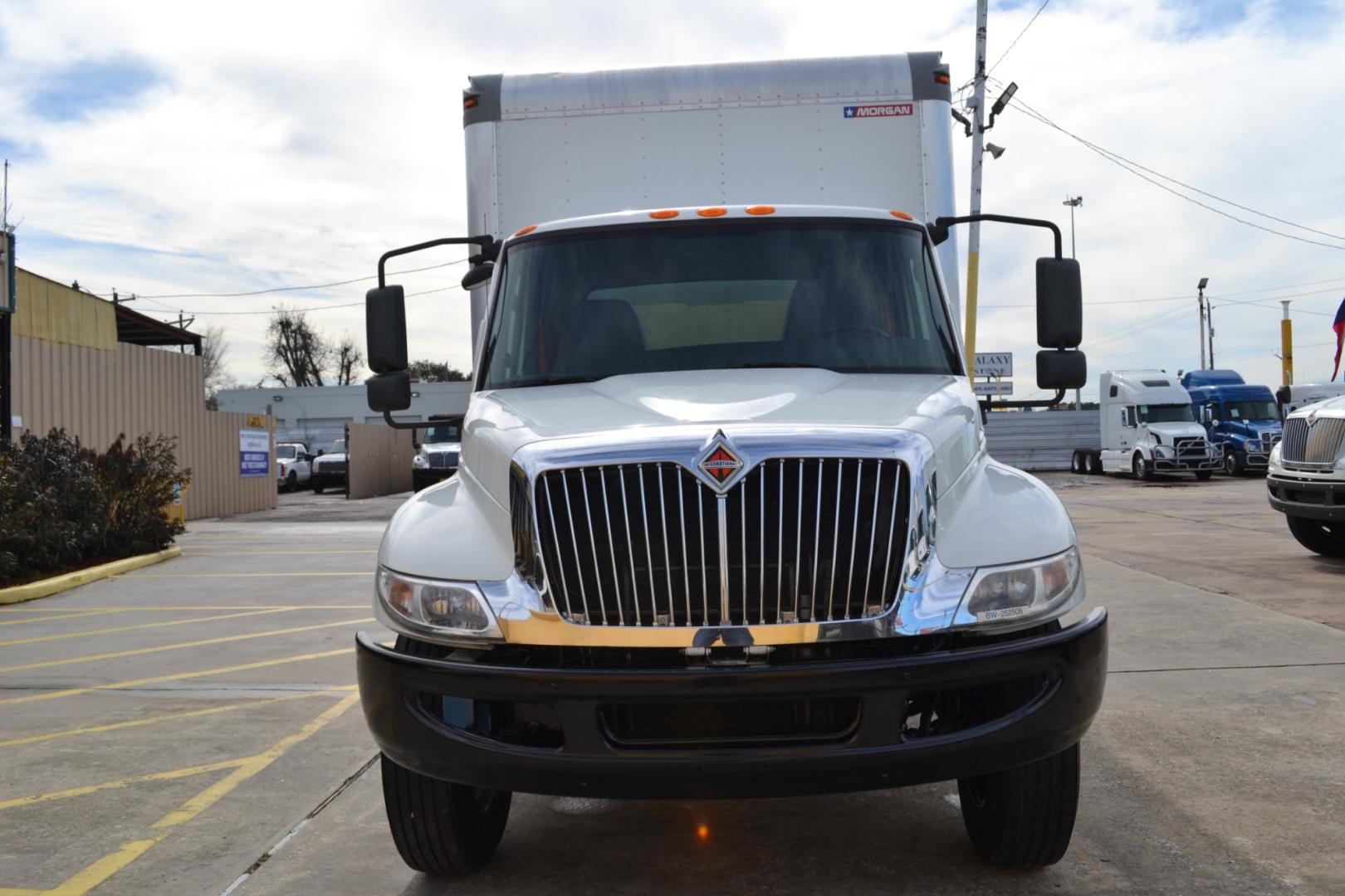 2020 WHITE /BLACK INTERNATIONAL MV 607 with an CUMMINS ISB 6.7L 240HP engine, ALLISON 2500RDS AUTOMATIC transmission, located at 9172 North Fwy, Houston, TX, 77037, (713) 910-6868, 29.887470, -95.411903 - Photo#1